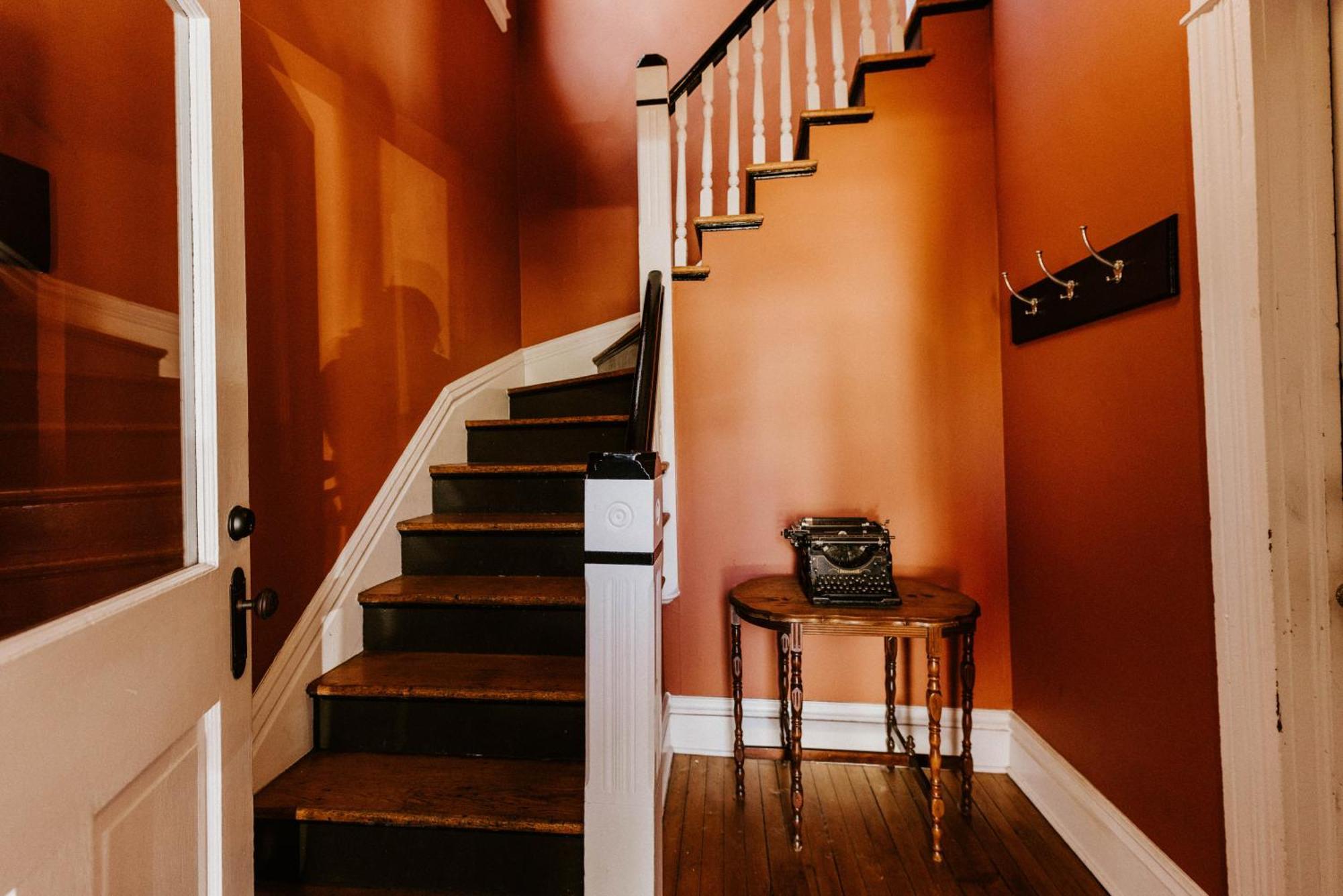 شقة Retro Gem Box Victorian Steps From Irvine Park سانت بول المظهر الخارجي الصورة