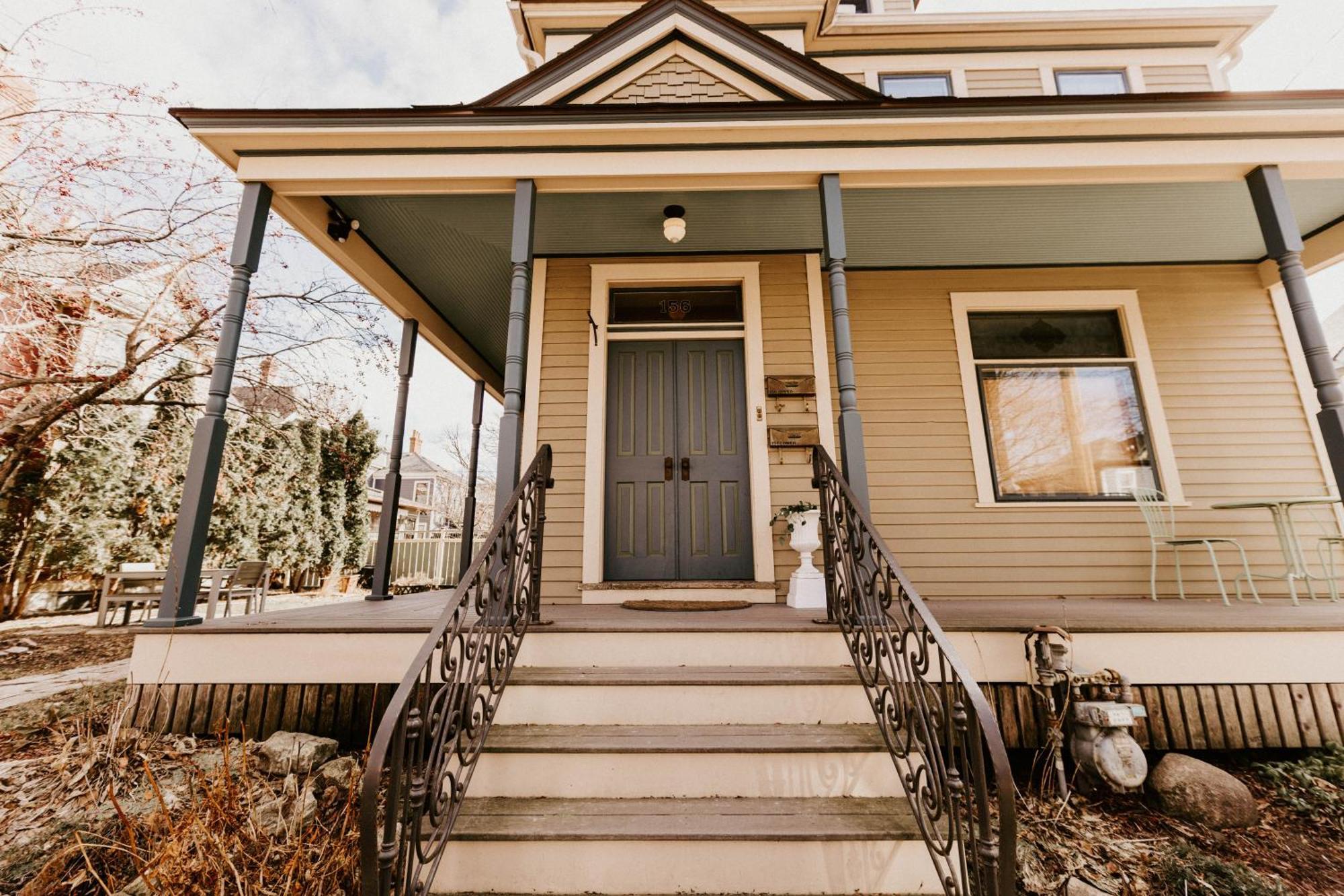شقة Retro Gem Box Victorian Steps From Irvine Park سانت بول المظهر الخارجي الصورة