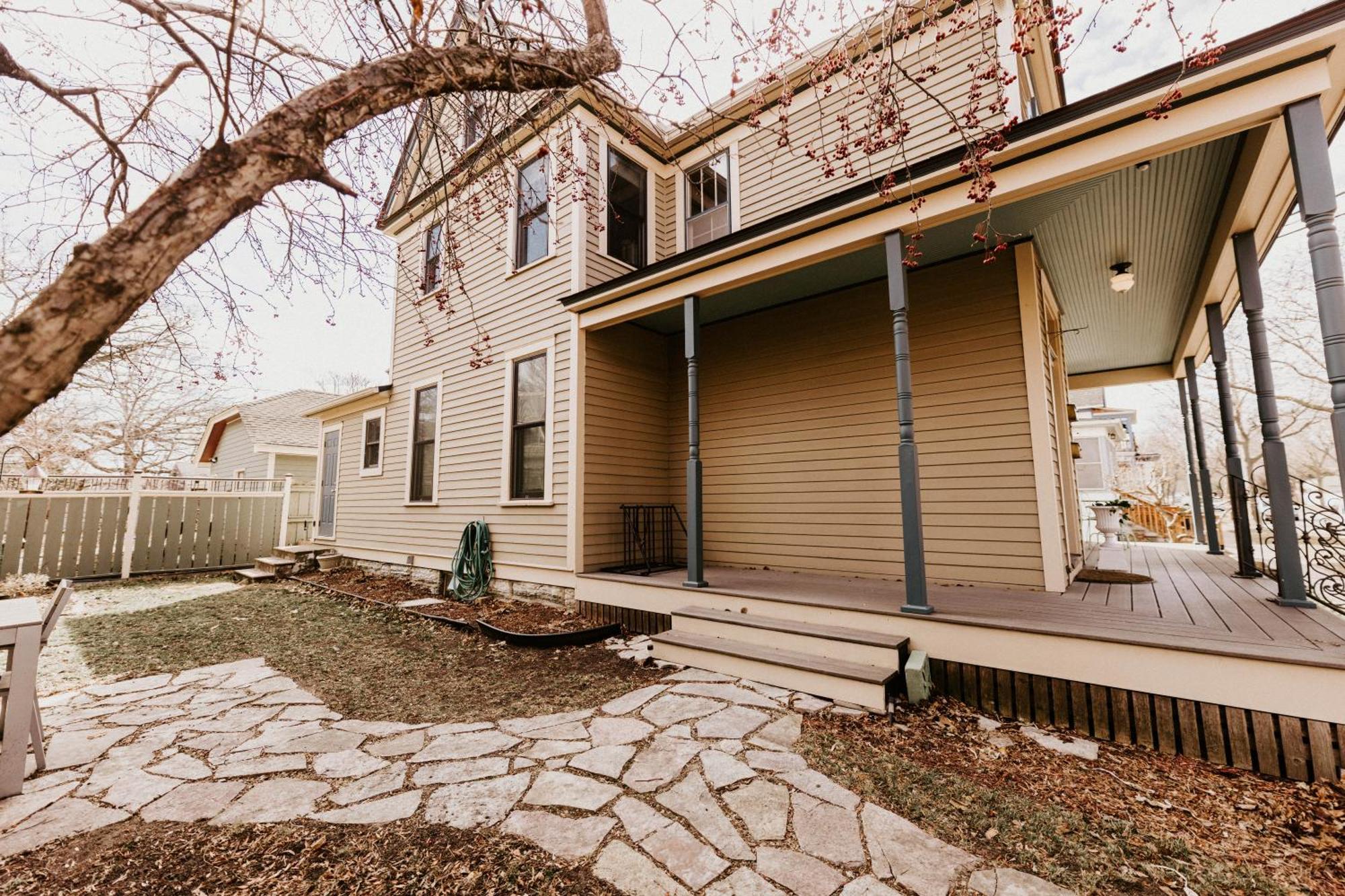 شقة Retro Gem Box Victorian Steps From Irvine Park سانت بول المظهر الخارجي الصورة